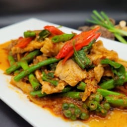 ผัดพริกแกงหมู