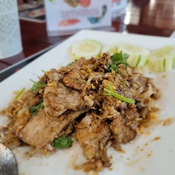 หมูกระเทียมพริกไทย