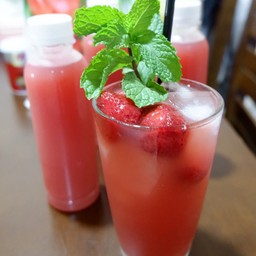 สตอเบอร์รี่โฟร์เซ่น.ขวด