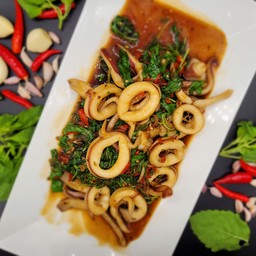 ผัดนำ้พริกเผาหมึก