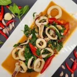 ผัดกะเพราปลาหมึก เล็ก