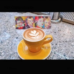 คาปูชิโน่ร้อน  (เมล็ดกาแฟบราซิง-ลาวคั่วเข้ม)