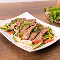 ยำสเต๊กเนื้อ
