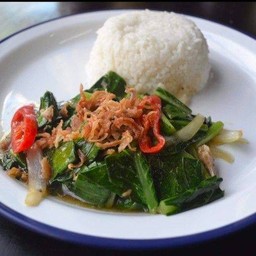 ข้าวคะน้าปลาเค็ม