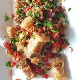 หมูกรอบคั่วพริกเกลือ