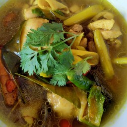 ไก่ใต้บาดซี่โครงหมูใต้น้ำ