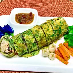 ข้าวผัดน้ำพริกปลาทูโรล