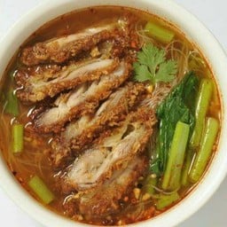 ก๋วยเตี๋ยวต้มยำไก่กรอบ