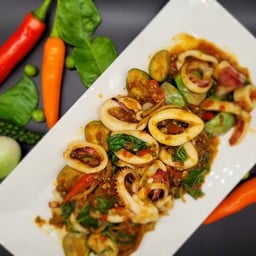 ผัดฉ่าปลาหมึก