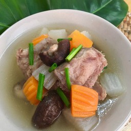 แกงจืดหัวไชเท้ากระดูกหมู