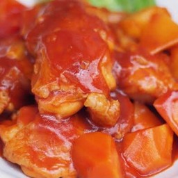 ไก่ผัดซอสแดงราดข้าว