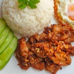 หมูทอดกระเทียมกับข้าว
