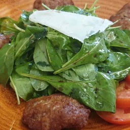 Rocket Salad with Pan Fried Italian Sausage