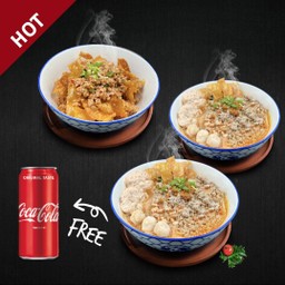 ก๋วยเตี๋ยวหมูรวม 2 ชาม + เกี๊ยวกรอบยำแห้ง ฟรี โค้ก 1 กระป๋อง
