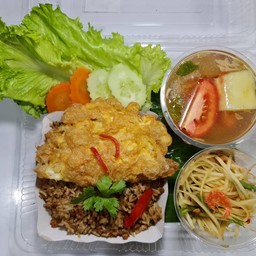 ข้าวคลุกกระเพราไก่ + ไข่เจียวฟู
