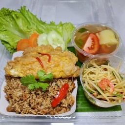 ข้าวคลุกกระเพราหมู + ไข่เจียวฟู