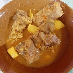 แกงส้มกระดูกหมู