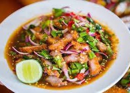 ยำไก่ทอด