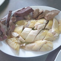 ไก่สับจานกลาง +ข้าว2ห่อ