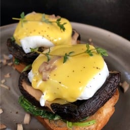 •Eggs Benedict Mushroom