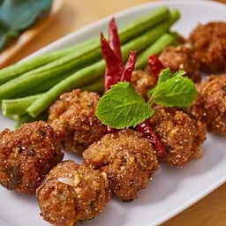 ยำบรรเทิง