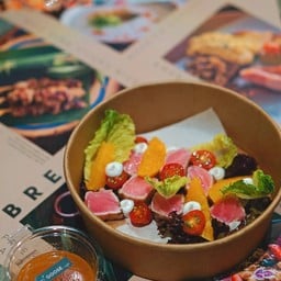 สลัดปลาทูน่า ผลไม้ทรอปิคอล