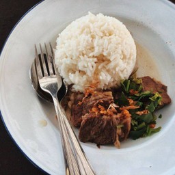 ข้าวหน้าเนื้อตุ๋น