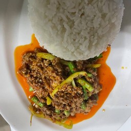 ผัดพริกแกง หมู,หมึก,กุ้ง,เนื้อ