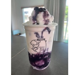 นมสดปั่นราดซอสบลูเบอร์รี่