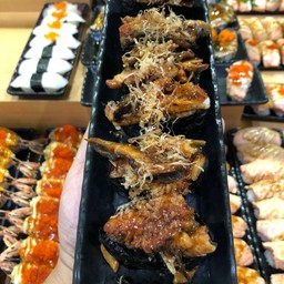 เนื้อปลาไหลญี่ปุ่นย่างซอส ราดซอสหวาน โรยปลาโออบแห้ง
