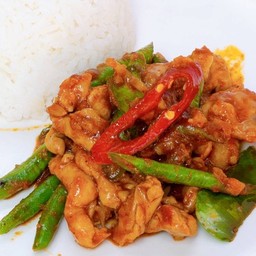 ผัดพริกแกง