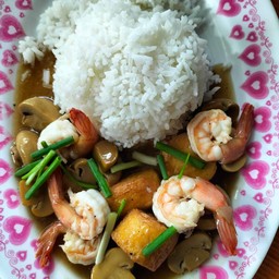 ข้าวราดเห็ดแชมปิญองผัดกุ้ง