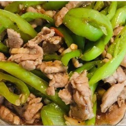 ข้าวผัดพริกหยวกหมู