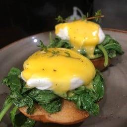 •Eggs Benedict Florentine