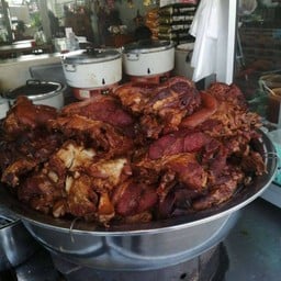 ขาหมูเป็นกับข้าว