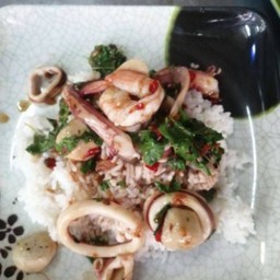 ข้าวลาดกะเพราทะเล
