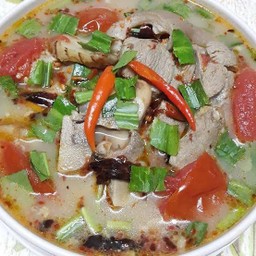 ต้มยำหมูยอดมะขาม