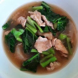 ราดหน้าเส้นใหญ่หมู