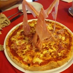 Pizza พิซซ่า