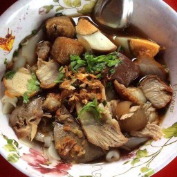 ครัวพัดชา เลียบคลองทวี