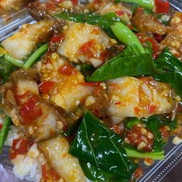 คะน้าหมูกรอบราดข้าว