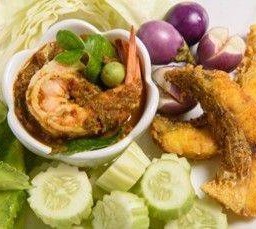 น้ำพริกไตปลา ปลาทอดขมิ้น และผักสด  Southern Style Fish Dips served with Fried Fish Marinated & Vegetables