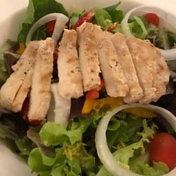 สลัดอกไก่ ซอสเลมอน