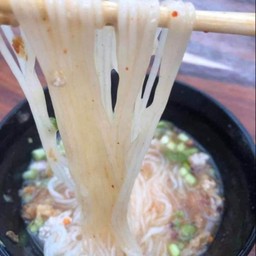ก๋วยจั๊บญวนกระดูกอ่อน+หมูเด้ง