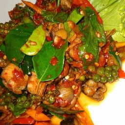 ผัดเผ็ดกบราดข้าว