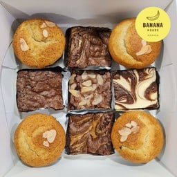 กล่องรวม 9 ชิ้น (เค้กกล้วยหอม 4 ชิ้น, บราวนี่ 5 ชิ้น)