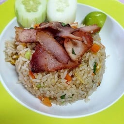 ข้าวผัดหมูแดง