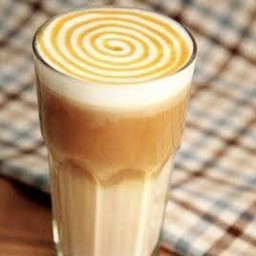 คาราเมลมัคคิอาโต้เย็น(ราดซอสคาราเมล)