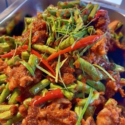 ถั่วผักยาวผัดพริกแกงหมู