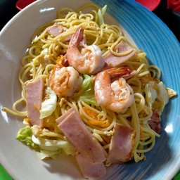 ผัดยากิโซบะกุ้งแฮม ใส่ไข่(เส้นสปาเก็ตตี้)